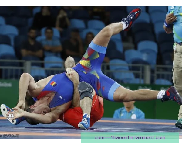 摔跤临场调整见成效，教练暂停布置成为转折